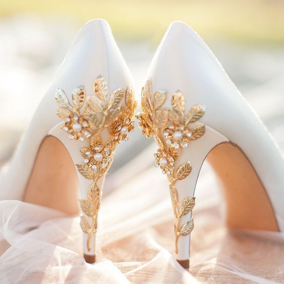 Wedding Shoes Guide: When To Wear Bridal Flats Vs Bridal Heels | Bridal  heels, Bridal sandals, Bridal flats